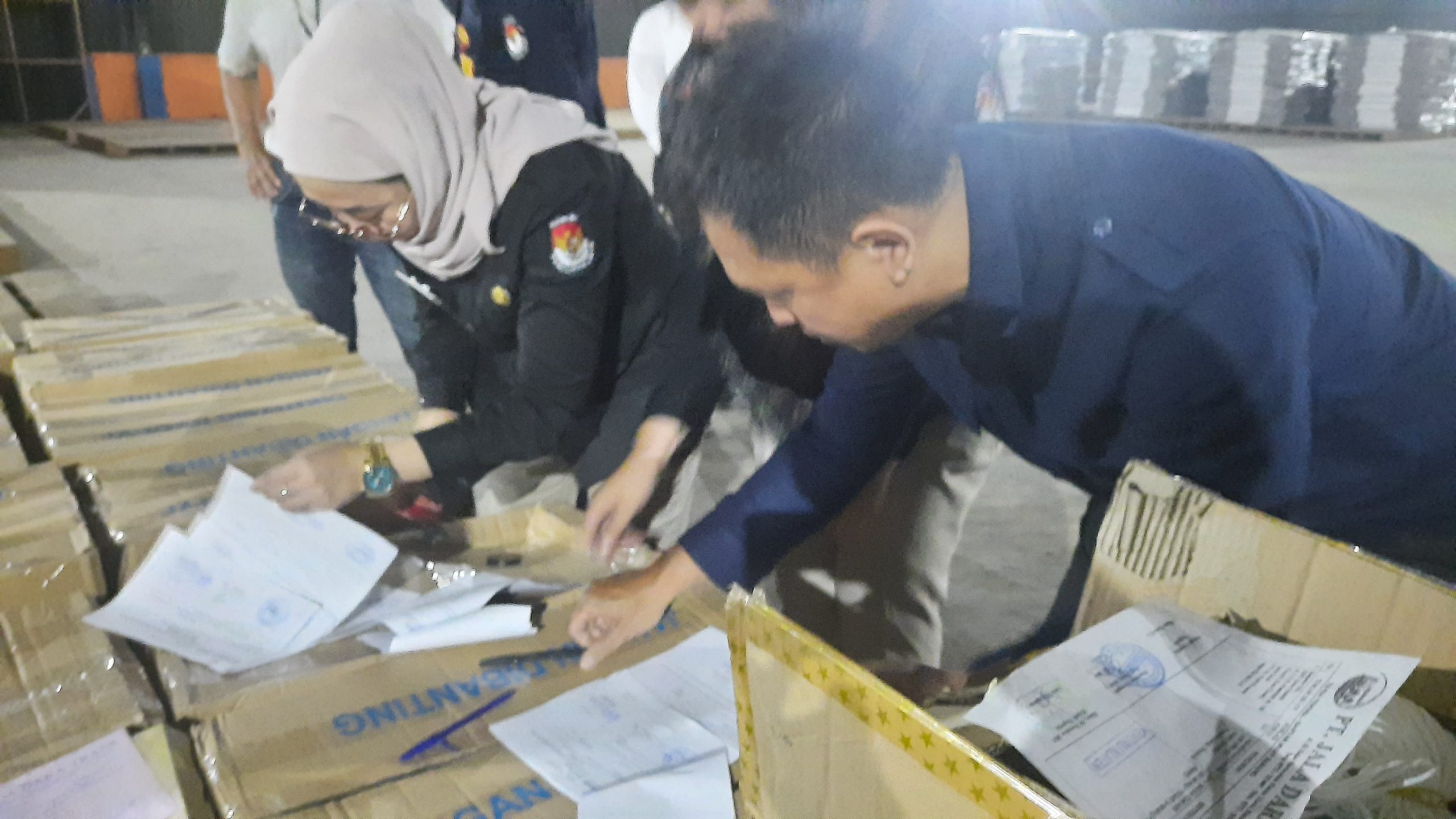 Pengawasan 9 item logistik