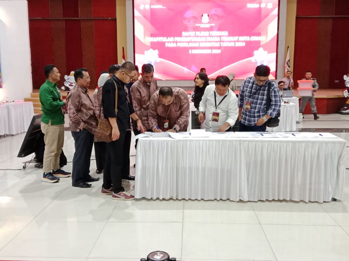 Penandatangan BA Pleno KPU Kota Cimahi