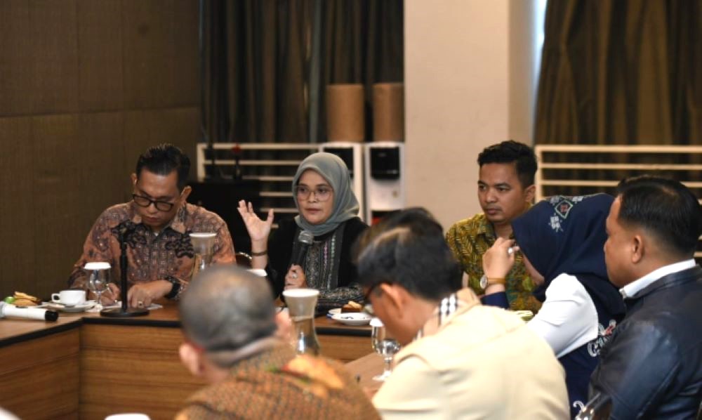 Lolly Suhenty Anggota Bawaslu 