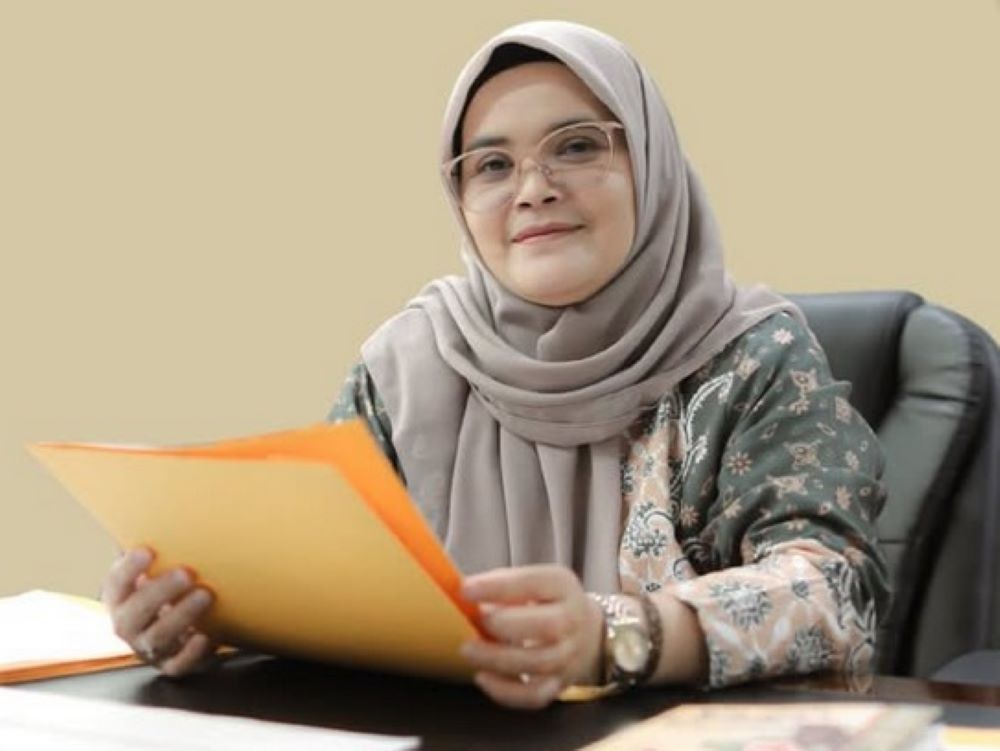 Lolly Suhenty Anggota Bawaslu