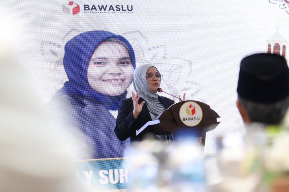 LOLLY SUHENTY NGABUBURIT PENGAWASAN