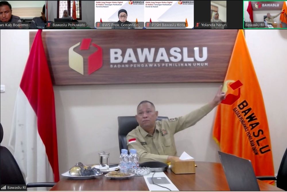 POLITIK UANG DIGITAL