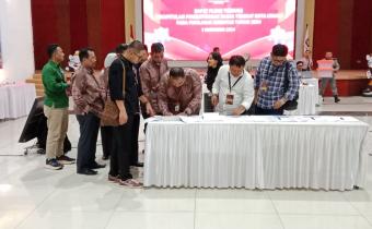 Penandatangan BA Pleno KPU Kota Cimahi