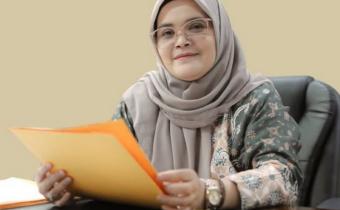 Lolly Suhenty Anggota Bawaslu